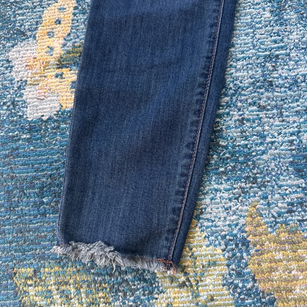 Size 6 stretchy 1822 dark wash distressed jeans - Picture 5 of 5